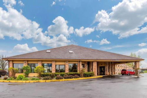 Фотография гостиницы Rodeway Inn Coopersville