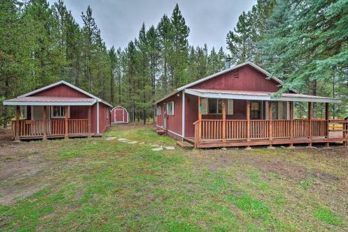 Фотографии гостевого дома 
            2 Cozy Cabins with Snowmobile Parking Near the Lake!