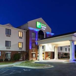 Фотографии гостиницы 
            Holiday Inn Express & Suites Reidsville, an IHG Hotel