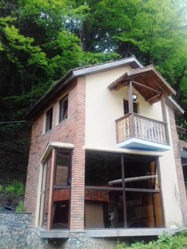 Фотография кемпинга Cottage in the forest