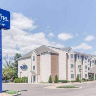 Фотографии гостиницы 
            Microtel Inn & Suites Bath