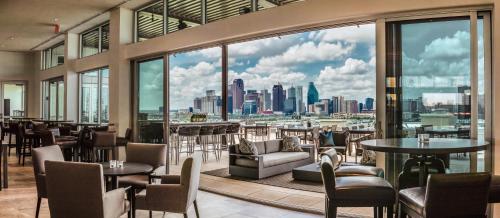 Фотографии гостиницы 
            Canopy By Hilton Dallas Uptown