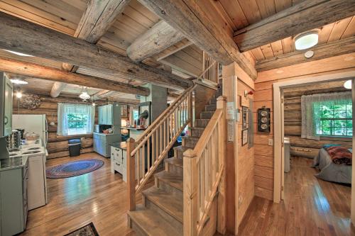 Фотографии гостевого дома 
            Expansive Moyie Riverfront Cabin - Pets Welcome!