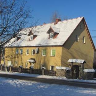 Фотографии гостевого дома 
            A spacious house in a quiet location on a quiet street, on the edge of a nature park