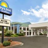 Фотография мотеля Days Inn & Suites by Wyndham Savannah Midtown