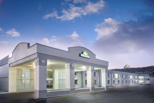 Фотография гостиницы Days Inn by Wyndham Roanoke Near I-81