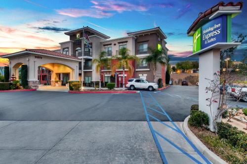Фотография гостиницы Holiday Inn Express Hotel & Suites Lake Elsinore, an IHG Hotel