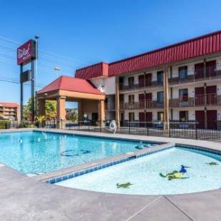 Фотографии мини отеля 
            Red Roof Inn & Suites Pigeon Forge Parkway