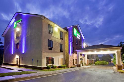 Фотография гостиницы Holiday Inn Express Hotel & Suites Buford NE - Lake Lanier Area, an IHG Hotel