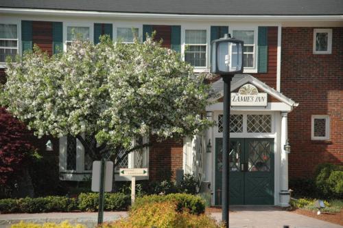 Фотография гостиницы Lamie's Inn & The Old Salt Tavern