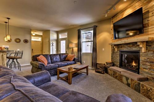 Фотографии гостевого дома 
            Fraser Condo with Patio Mins to Winter Park Resort!