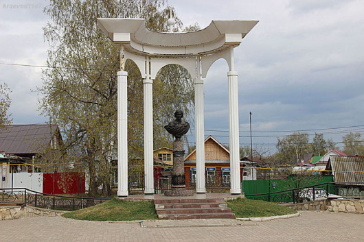 Фотографии памятника 
            Памятник Марине Цветаевой