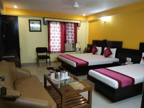 Фотографии гостиницы 
            Hotel Su Shree Continental 5 Minutes Walk From New Delhi Railway Station