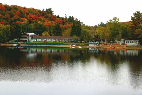 Фотографии мини отеля 
            Algonquin Lakeside Inn