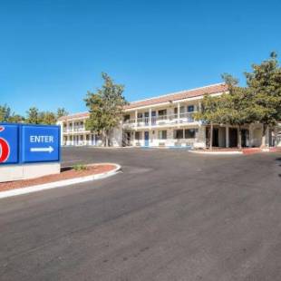 Фотографии гостиницы 
            Motel 6-Redding, CA - South