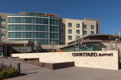 Фотография гостиницы Courtyard by Marriott San Jose North/ Silicon Valley