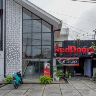 Фотография гостиницы RedDoorz @ Demangan Sari Residence