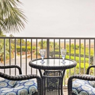 Фотография гостевого дома Hilton Head Resort Condo with Beach and Pool Access!