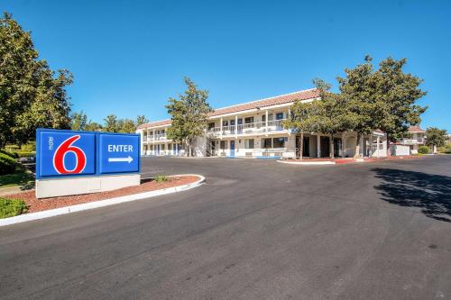 Фотография гостиницы Motel 6-Redding, CA - South