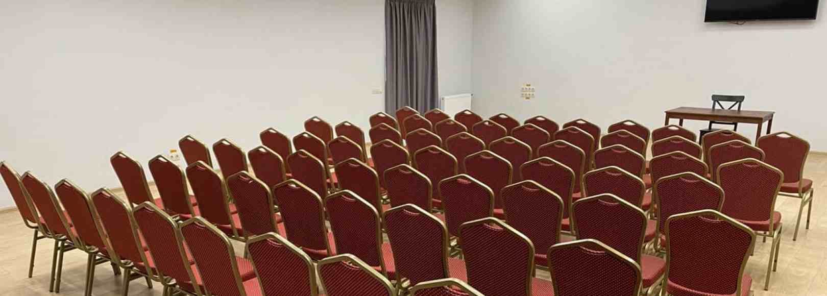 Фотография конференц-зала Сцена