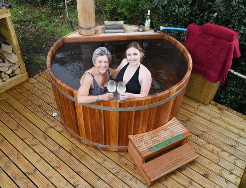 Фотография базы отдыха Gaia's Hideaway - Luxury Yurt with Hot Tub