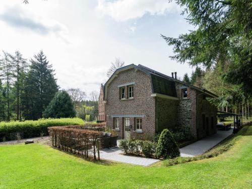 Фотография гостевого дома Luxurious Holiday Home in Gedinne with Sauna