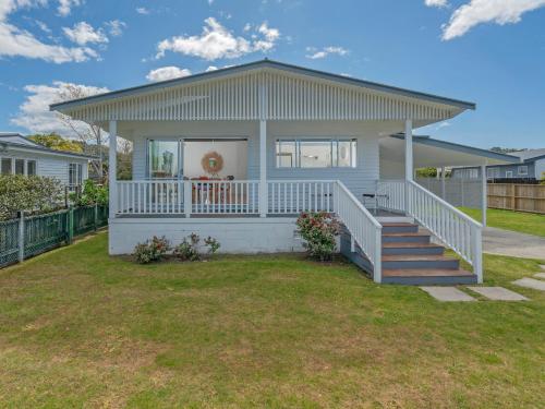 Фотографии гостевого дома 
            Manaia Cottage - Tairua Holiday Home