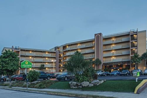 Фотографии гостиницы 
            La Quinta by Wyndham Cocoa Beach Oceanfront