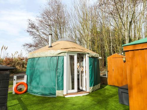 Фотографии гостевого дома 
            The Lakeside Yurt, Tewkesbury