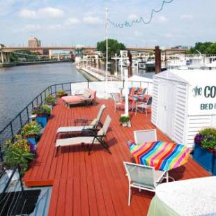 Фотографии мини отеля 
            The Covington Houseboat