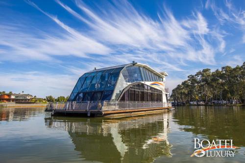 Фотографии мини отеля 
            All Seasons Houseboats