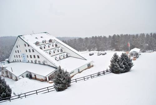 Погода каракол. Отель каприз Каракол. Green Yard Hotel Каракол. Каприз Каракол горнолыжный курорт. Отель каприз город Каракол.