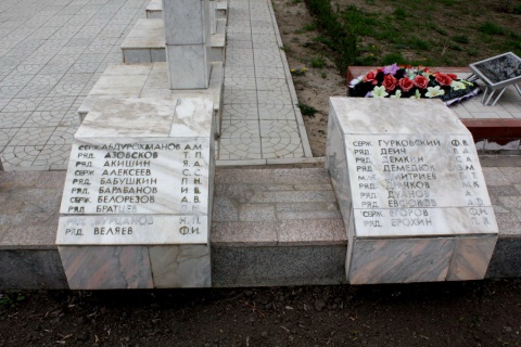 Братская могила советских солдат. Мемориала ВОВ (П.Октябрьский),. Краснослободск Волгоградская область мемориал ВОВ. Фото памятников Сталинградской битвы Ольховский район Октябрьский. Памятник Самарцеву Кононово.